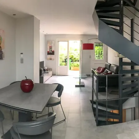 Charming Townhouse With Garden In The City Of Love Paris Exterior photo